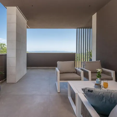 Teulu Villa