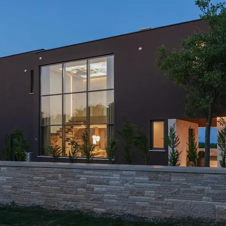 Teulu Villa